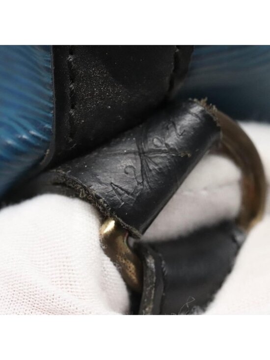 Authentic LOUIS VUITTON Epi Petit Noe Shoulder Bag Bicolor Black Blue M44152 - Picture 4 of 16